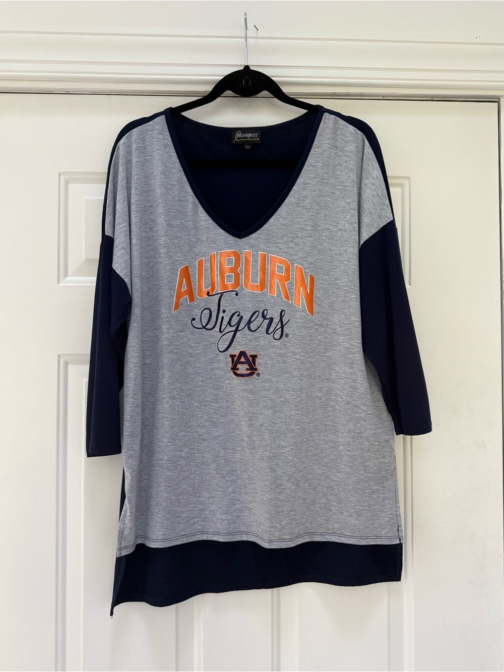 Like New Auburn Tigers V-Neck Raglan Long Sleeve Top/Nightshirt